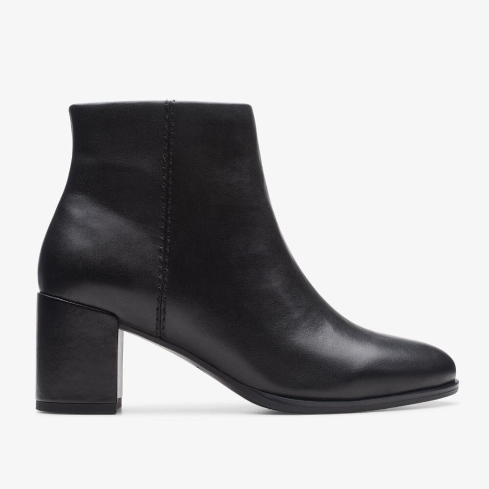 Clarks Freva 55 Zip Black Leather Bootie 6